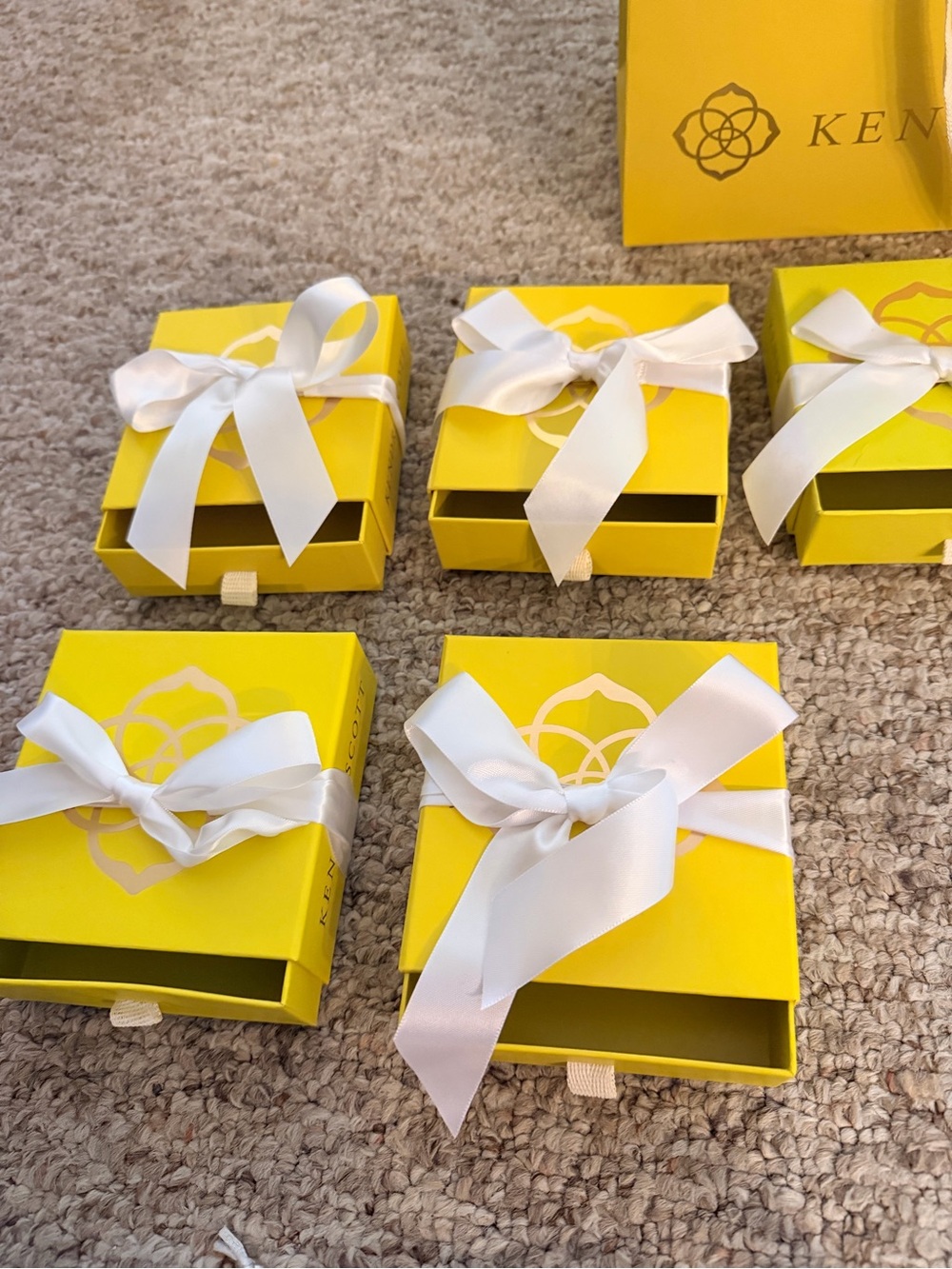 New Kendra Scott Gift Packaging Lot - Picture 6 of 7
